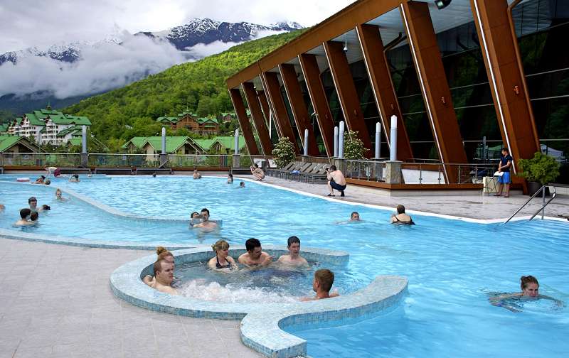 Бассейн, находящийся в окружении гор - это самый завораживающий аттракцион