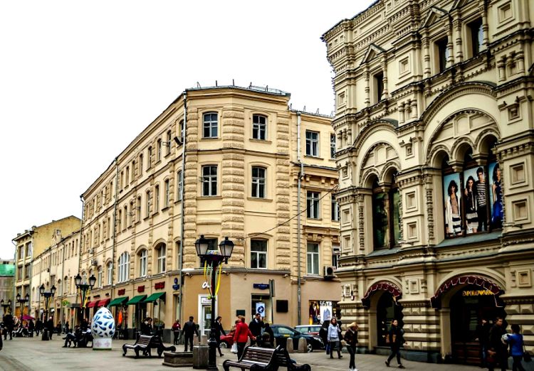 Шевалдышевское подворье продолжает линию Верхних Торговых рядом (ГУМа)