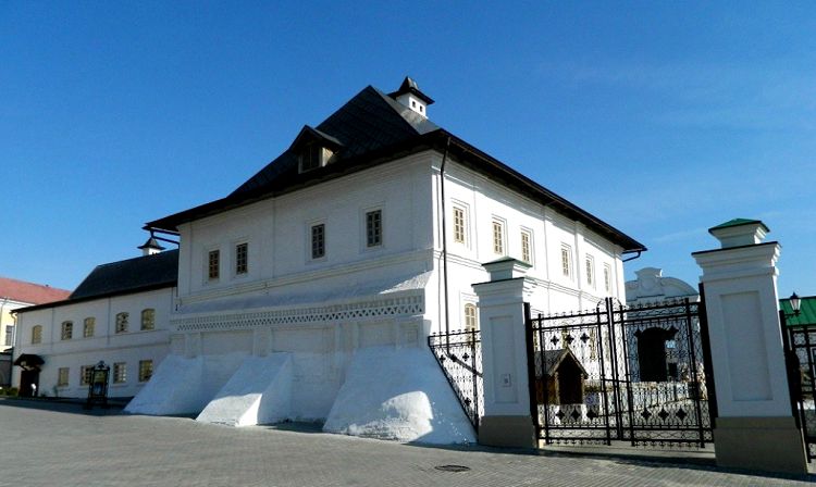 К Преданьям старины глубокой относятся строения Спасо-Преображенского монастыря К Преданьям старины глубокой относятся строения Спасо-Преображенского монастыря