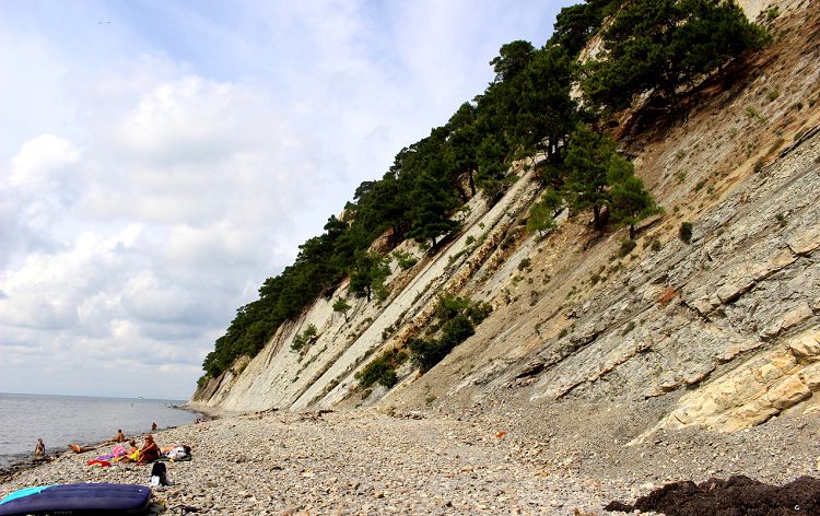 Дикие пляжные территории часто становятся нудистскими пляжами