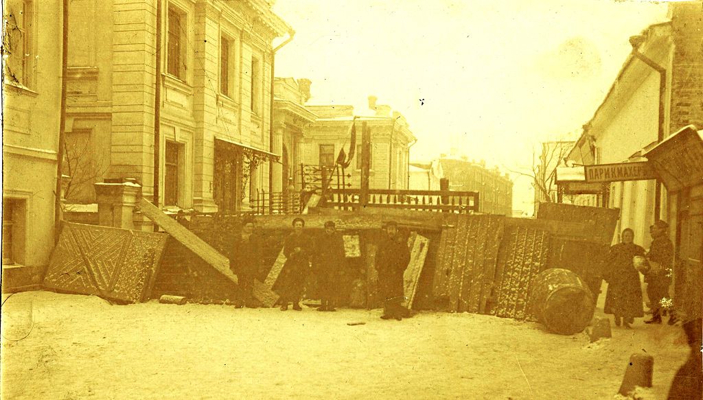 Студенческие баррикады 1905 года находились около 2-этажного Пробирного управления