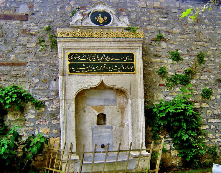 Фонтан палача является одним из мистических мест Дворца Топкапы