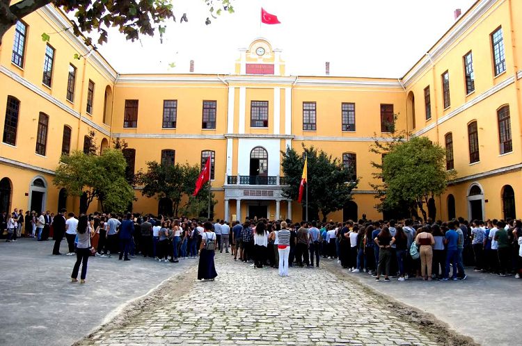 Сегодня учащимися лицея наравне являются и мальчики и девочки