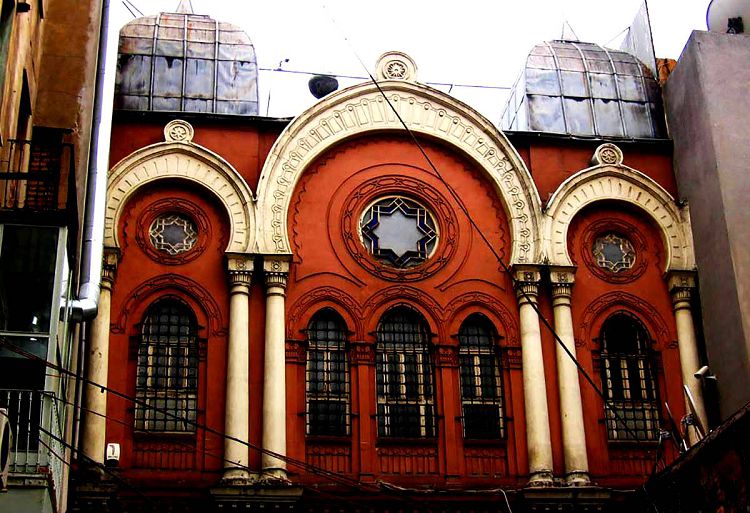 Ашкеназская Синагога находится в районе Галатской башни