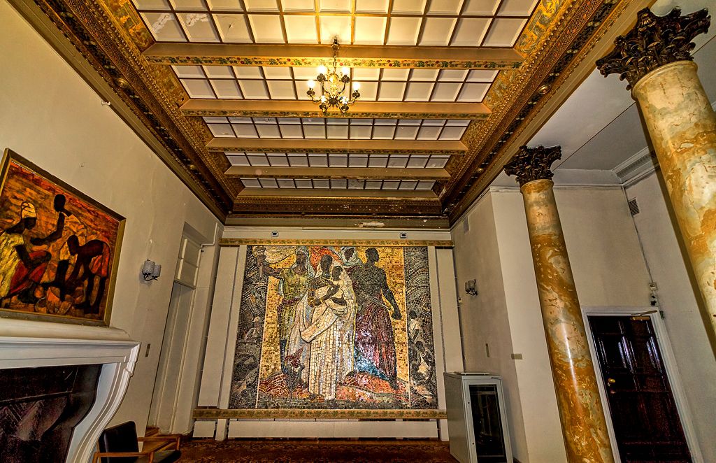 Сегодня в интерьере можно увидеть несколько панно на африканские сюжеты