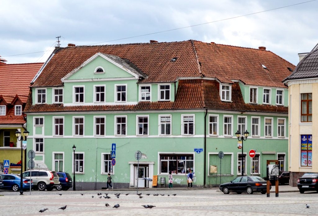 Стены здания нынешнего Дома офицеров могут рассказать очень многое