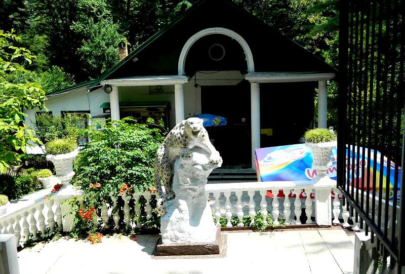 Вход на территорию заповедника охраняет это свирепое животное