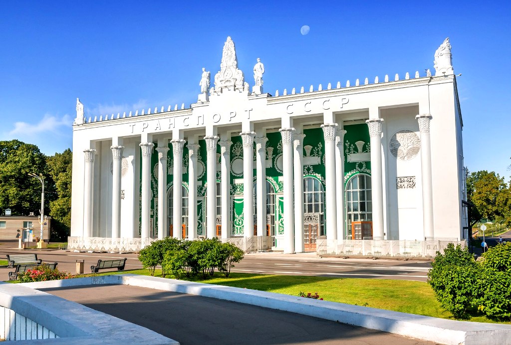 26 Павильон создавался как "Хлопок", поэтому он имеет такой легкий и воздушный декор