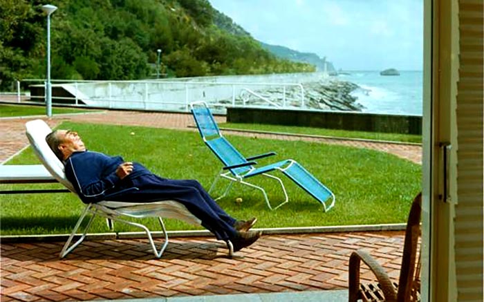 Отдыхающий Л.Брежнев на своей ялтинской даже