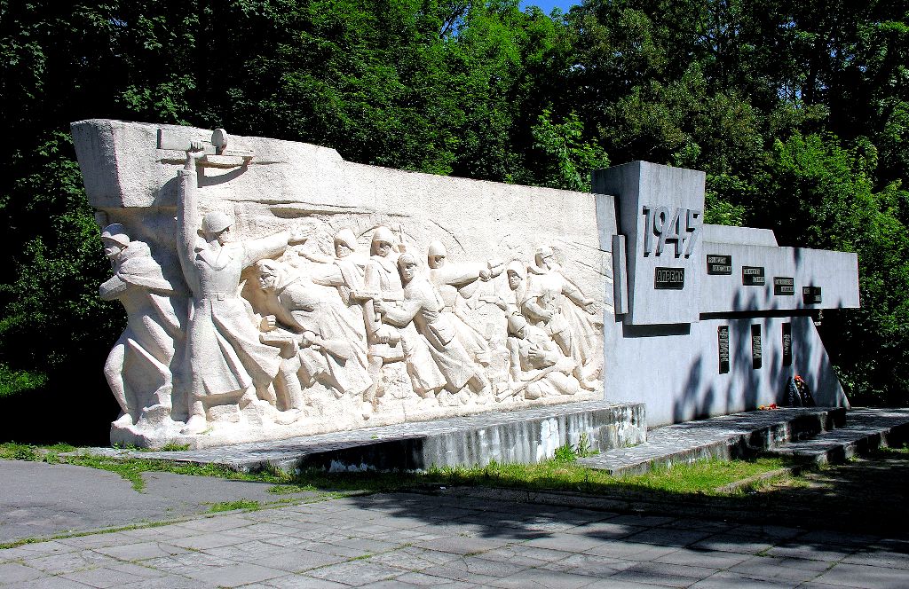 Память о погибших воинах при взятии Форта №5 увековечена в Мемориале