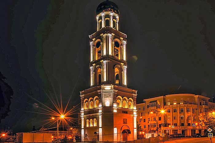 Колокольня Иверского монастыря с ночной подсветкой