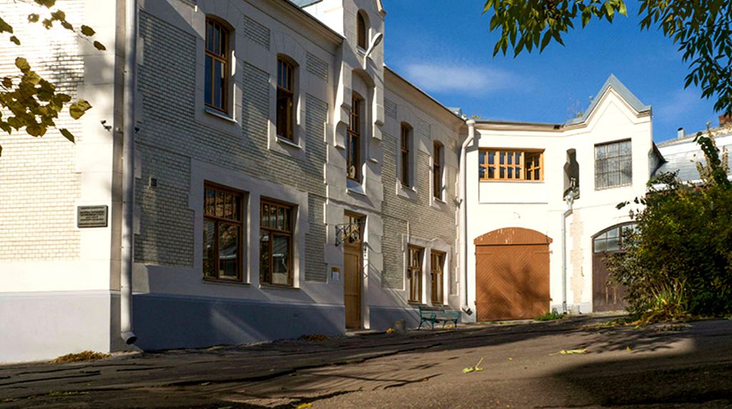 Последняя квартира А.Н.Толстого находилась во флигеле на улице Спиридоновка