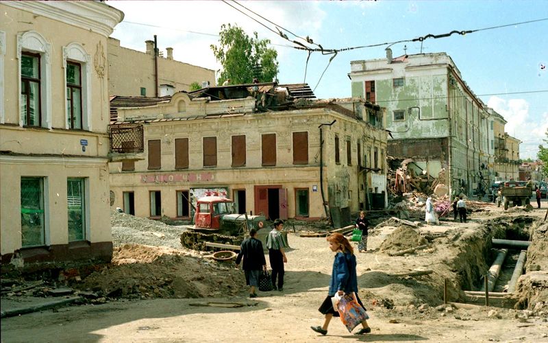 Реконструкция улицы Баумана в 90- е годы шла несколько лет