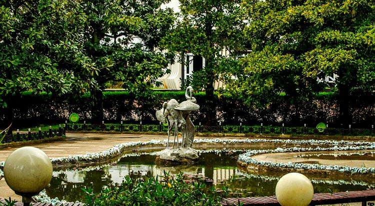 В отдельных уголках парка можно отдохнуть в тишине и покое