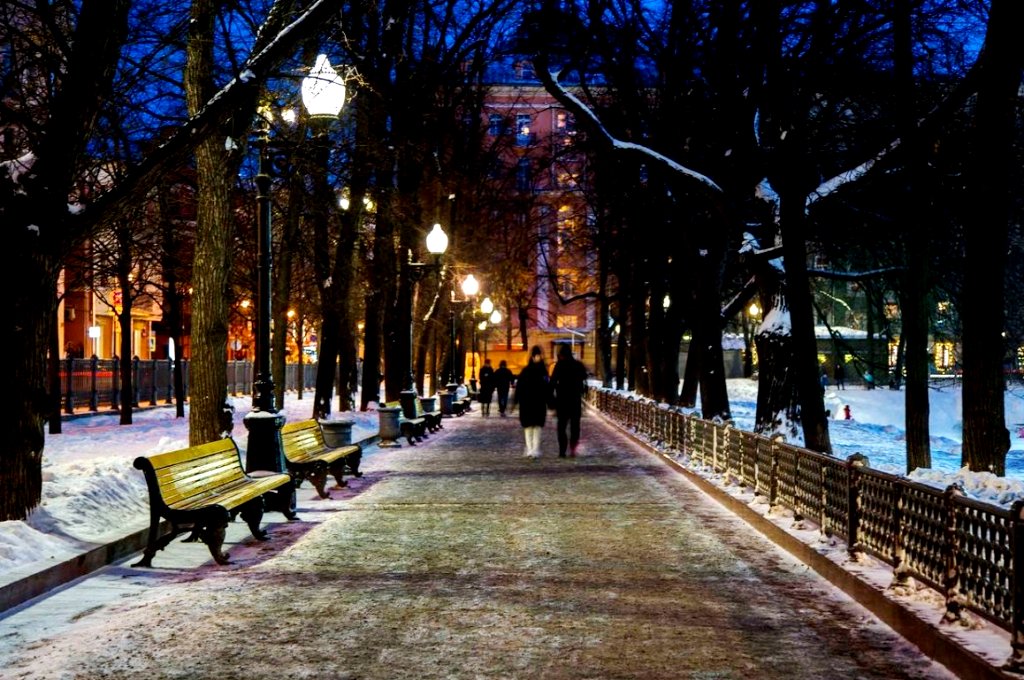 Но притягательным центром данного района Москвы остается Патриарший пруд Но притягательным центром данного района Москвы остается Патриарший пруд