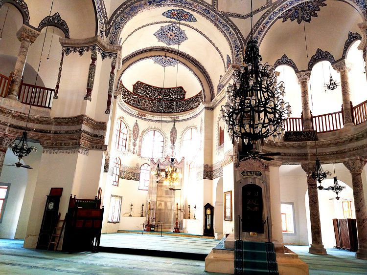 Бывшие православные храмы переоформлялись на мусульманский манер