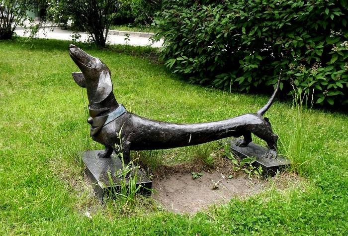 Такса -  один из любимых туристами персонажей данного музея