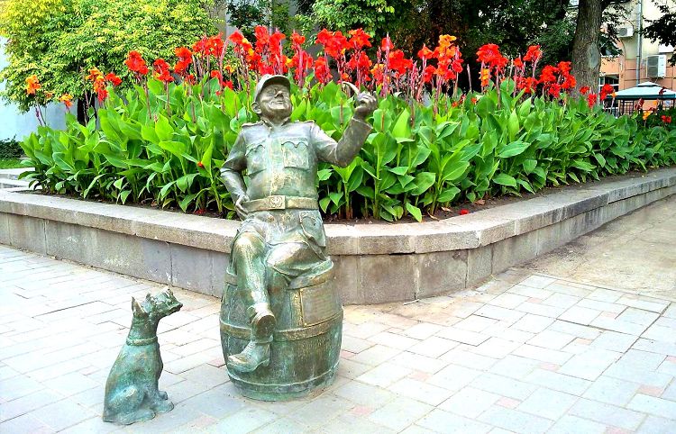 памятник швейку.jpg