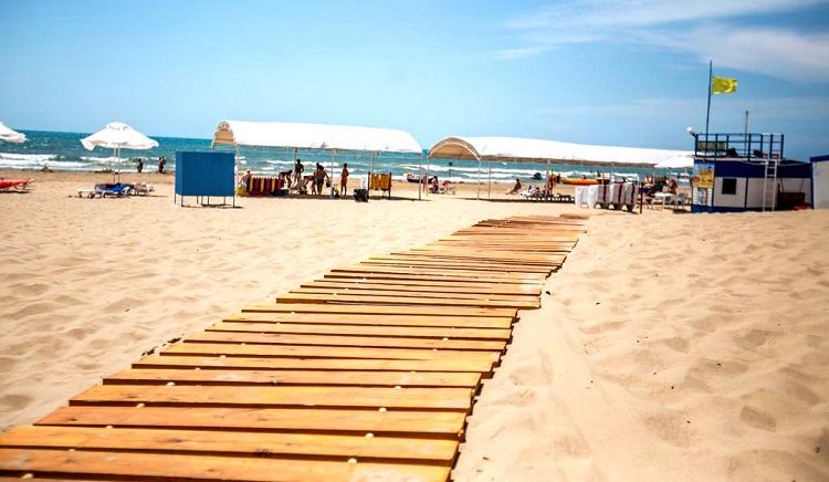 Пляжи в Джемете очень просторные и хорошо оборудованные