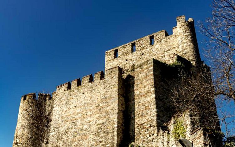 Стены Анатолийской крепости видели осаду и взятие Константинополя