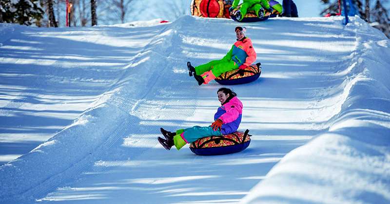 Можно съездить от пальм и моря в горы и покататься хотя бы на "ватрушках"