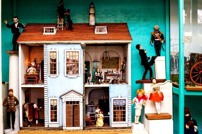 Кукольные персонажи очень похожи на людей