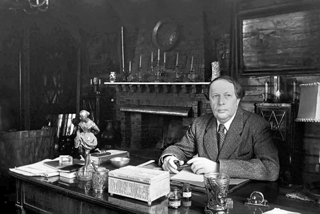 Фотография писателя А.Толстого