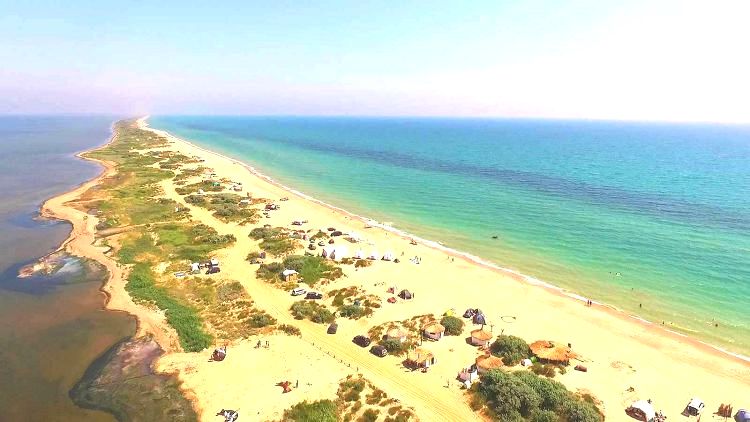 Отдых на Бугазской косе выбирают любители "дикого" и активного отдыха