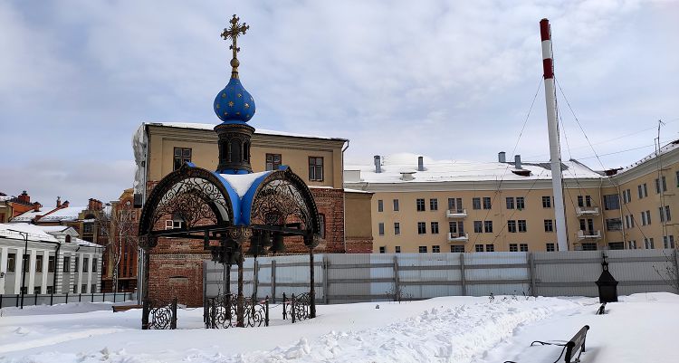 Звонница некоторое время служила Памятным знаком, указывающим место уничтоженного собора