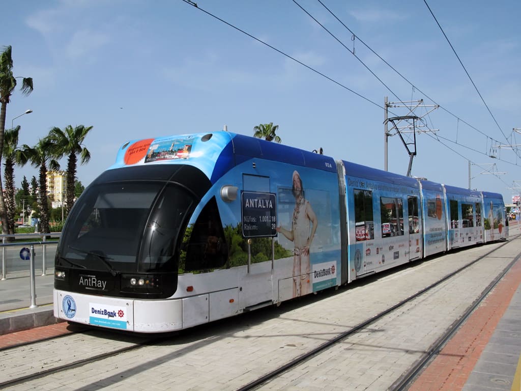 Трамвай в аэропорту Анталии