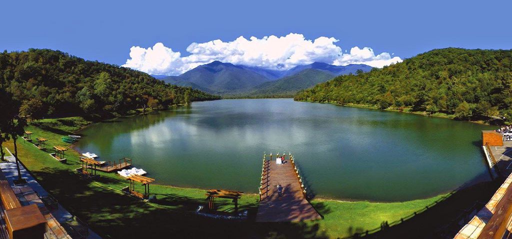 Озеро Лопота в Кварели