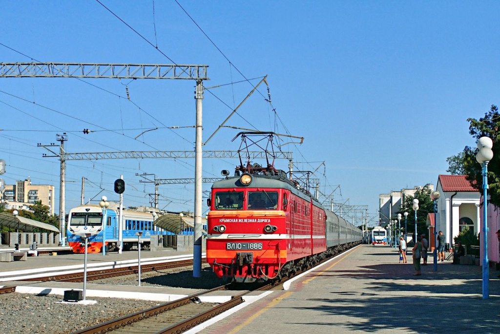В данный момент крымская железная дорога работает согласно расписанию