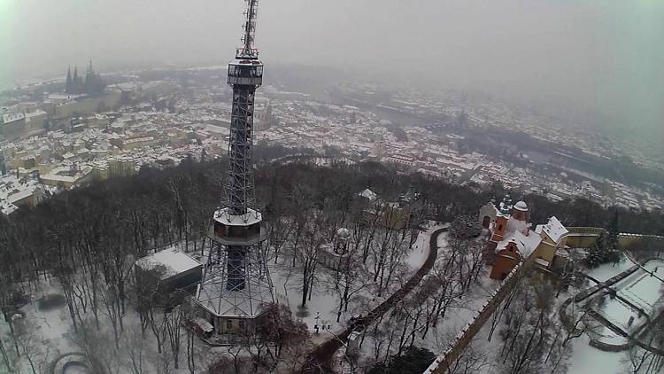 Петршинская башня - аналог Эйфелевой - притягательна для туристов