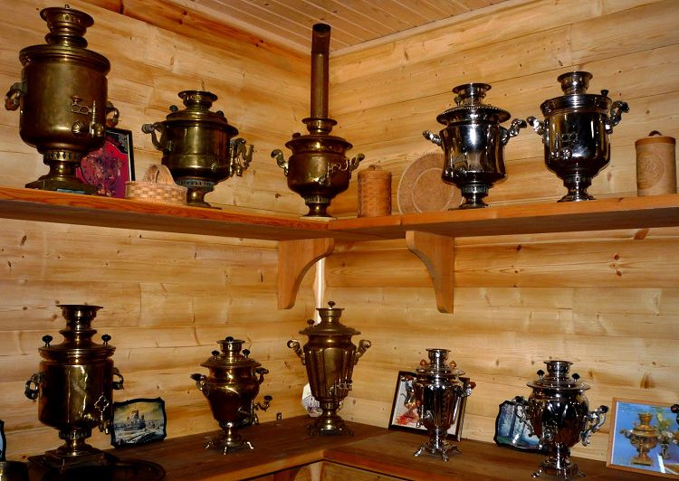 Отдельная экспозиция музея посвящена истории самоваров