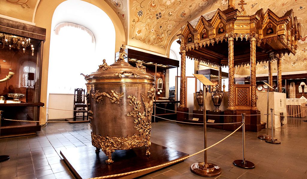 Сегодня в Крестовой палате находится множество интересных музейных экспонатов