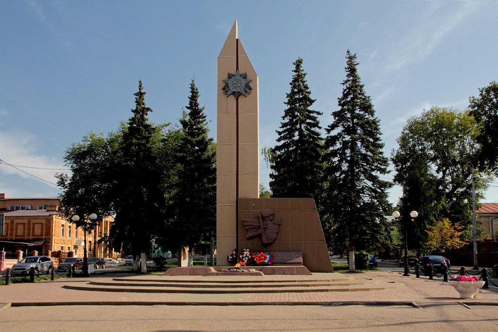 Вечный огонь Аллеи Памяти горит в память обо всех погибших Вечный огонь Аллеи Памяти горит в память обо всех погибших