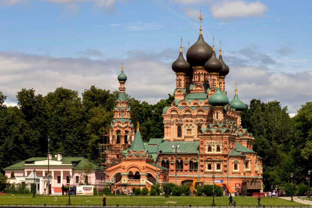 Троицкий храм - удивительный образец русского храмового узорочья