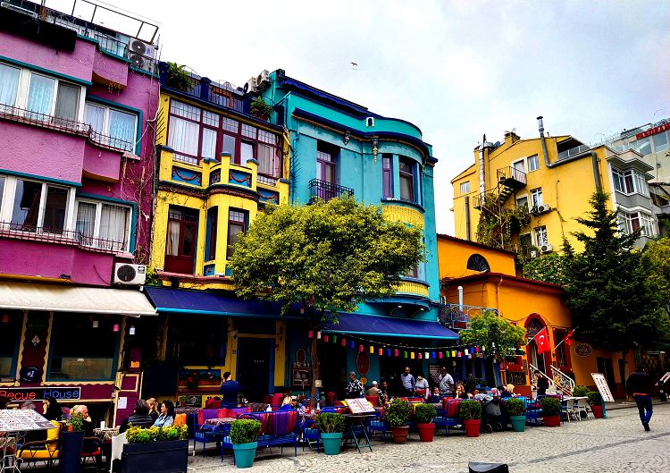 Сегодняшний Стамбул наполнен яркими красками и звуками жизни