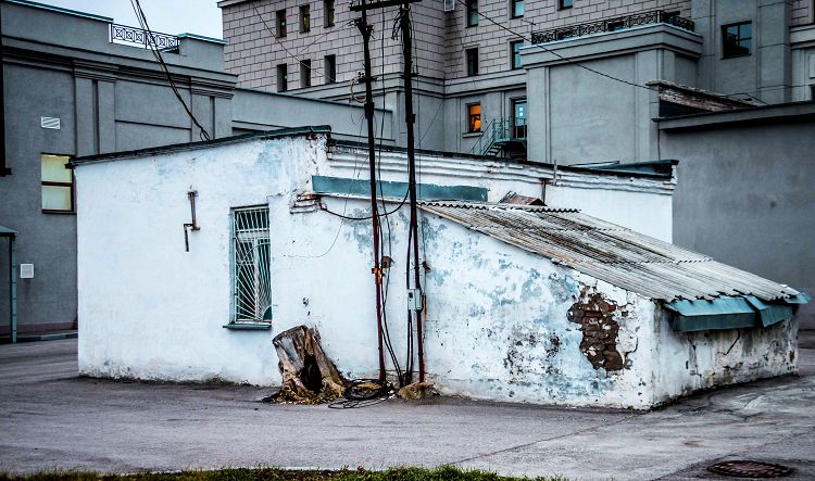 Наземная часть бывшего Бункера Калинина во дворике Вилоновской улицы