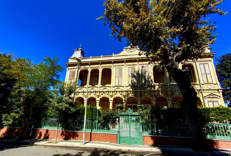 Великолепные особняки жилой части Бююкады можно рассматривать бесконечно