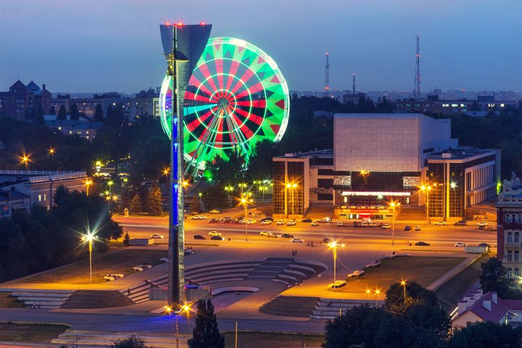 Театральная площадь вечером