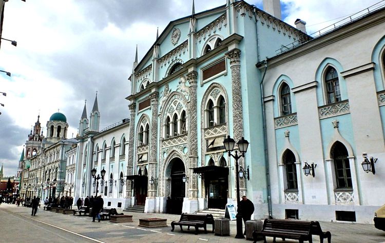 Здание Синодальной типографии построено в ярко выраженном готическом стиле