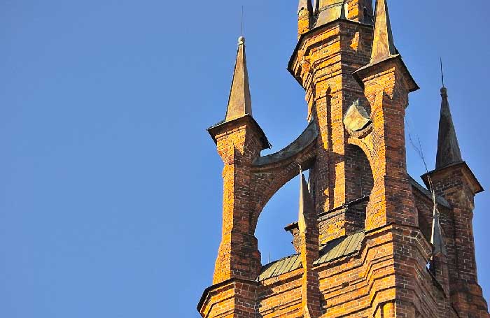 Одна из башен Католического костела в Самаре (фрагмент)