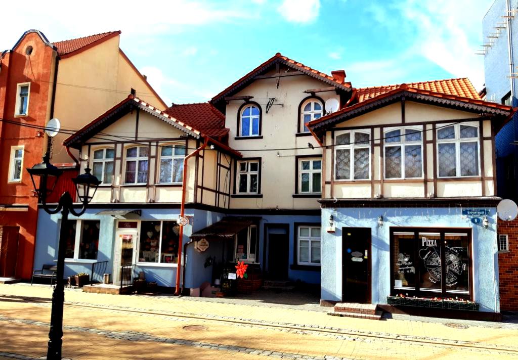 В одной из квартир дом №6 до войны жила многодетная семья простого полицейского