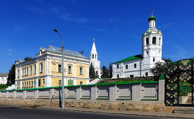 Настоятельский корпус появился в монастырском комплексе в конце 19 века