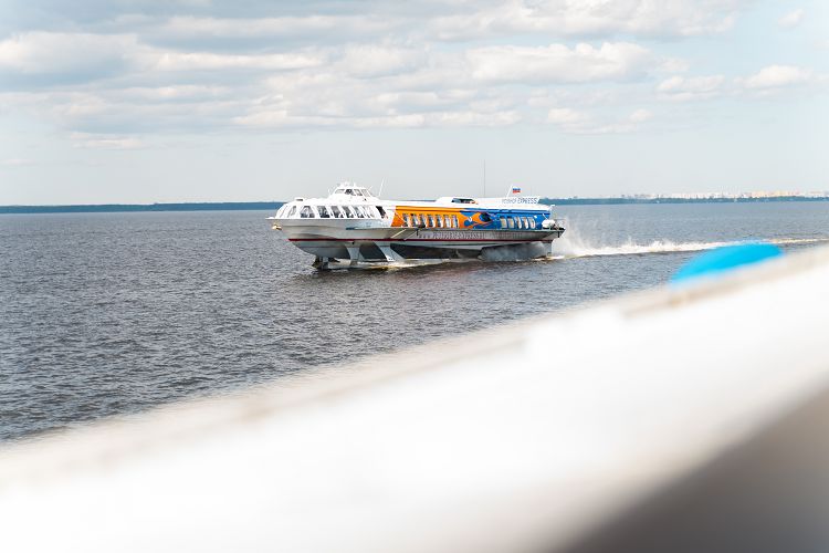 На метеоре в Петергоф!