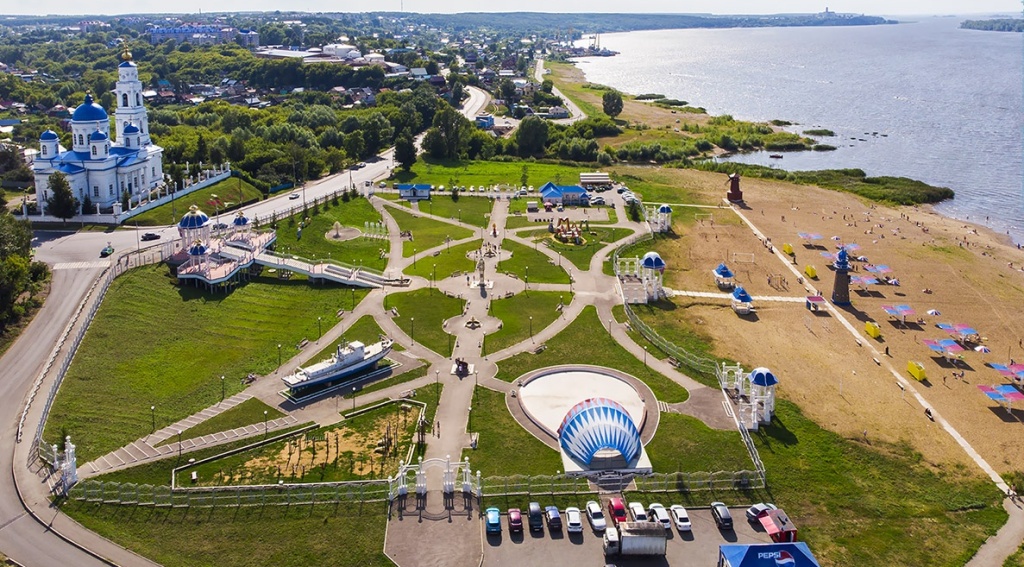 Парк "Набережная Камы" - одна из современных достопримечательностей Чистополя Парк "Набережная Камы" - одна из современных достопримечательностей Чистополя