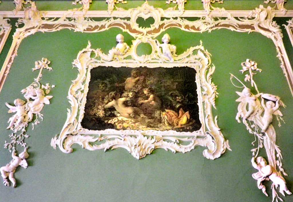 Панно во дворце Белосельских-Белозерских