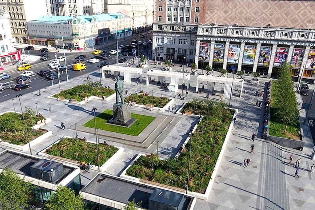 Дойти до Патриарших прудов можно от Триумфальной площади