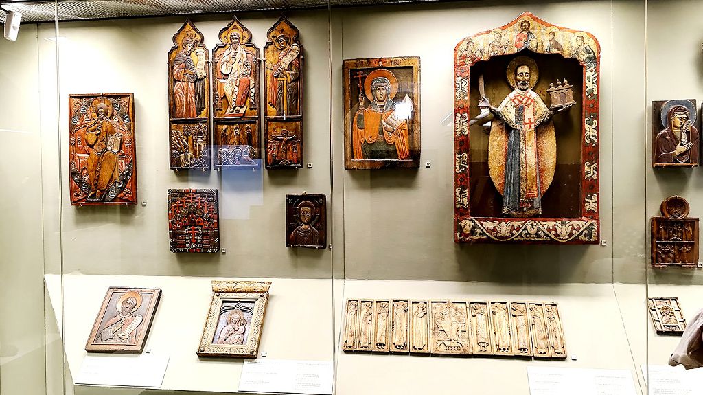 Деревянные экспонаты храма Ризоположения удивительны и прекрасны